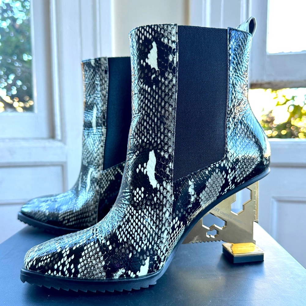 Turning heads Tool Chelsea Mono snake Bootie. UNITED NUDE
